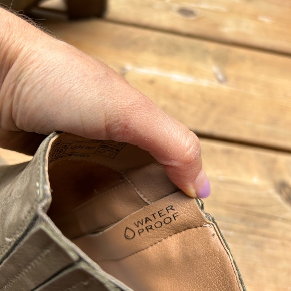 Vionic Wilma Olive Nubuck Waterproof Boots Size 6 - Picture 12 of 16